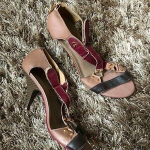 Carmen Steffans sandals zipper back size 9
